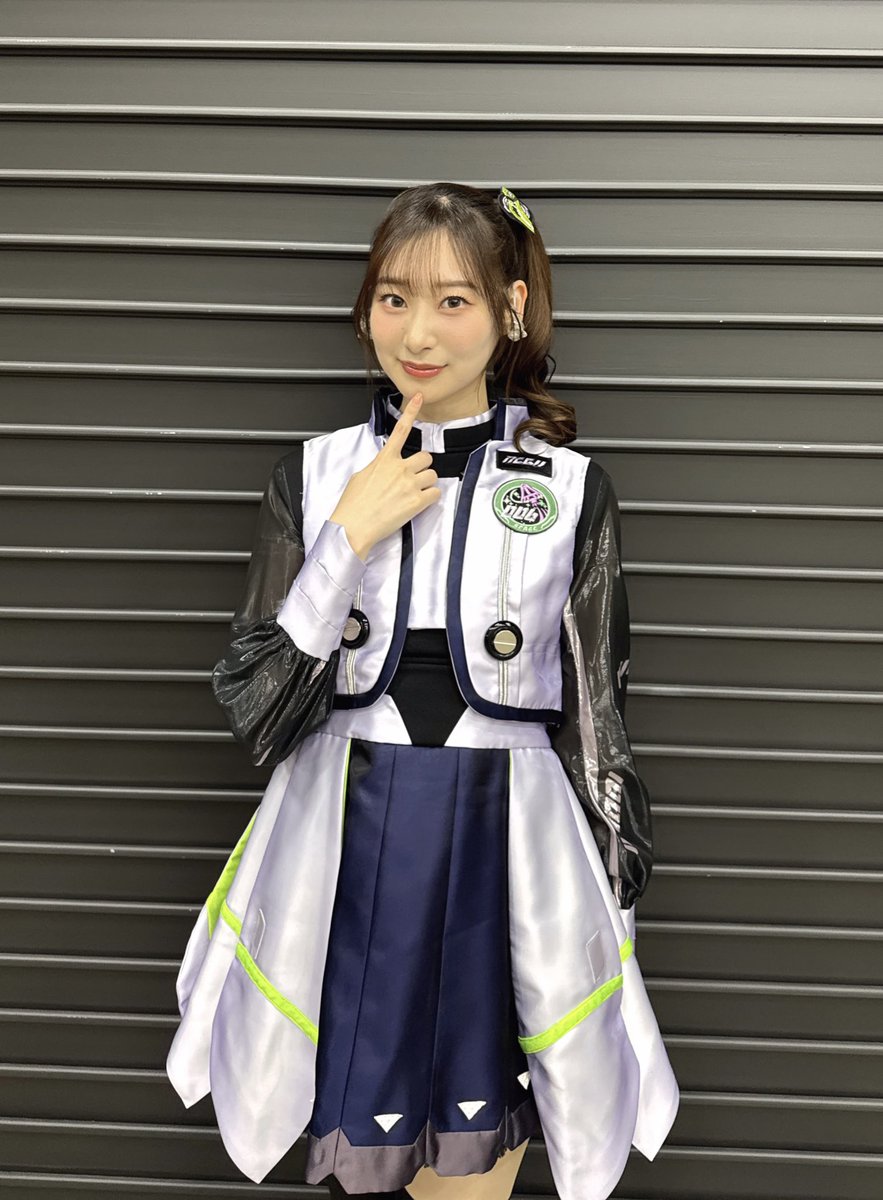 沢山のアイドルたちと楽曲、そして衣装も☺️どれもプロデューサーちゃんに見てもらえて嬉しかったです❣️⭐︎
目、いっぱい合ったよ✌︎
ありがとうございました💎💛
#デレステ10thツアー千秋楽_day2