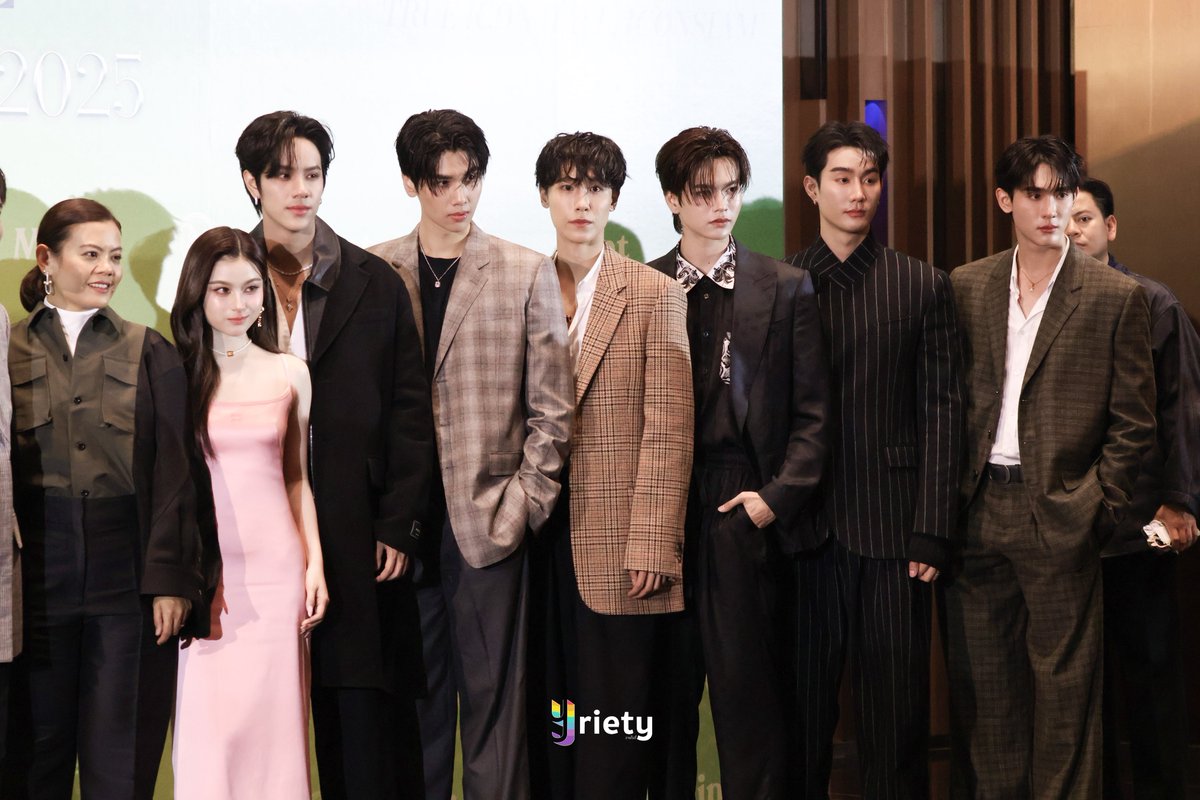 “เพิร์ธ - แซนต้า - จิมมี่ - ซี - ปอนด์ - ตู- พรีม - นนน - ดัง - จูเนียร์ - มาร์ค - ฟอส - บุ๊ค” ในงาน “Mchoice &amp; Mint Awards 2025” 💚🌟

#MchoiceMintAwards2025
#MintAwards2025 
#PerthTanapon #Santapp 
#jimmyyjp #sea_tawinan
#ppnaravit #tontawan 
#primiily #mynameisnanon