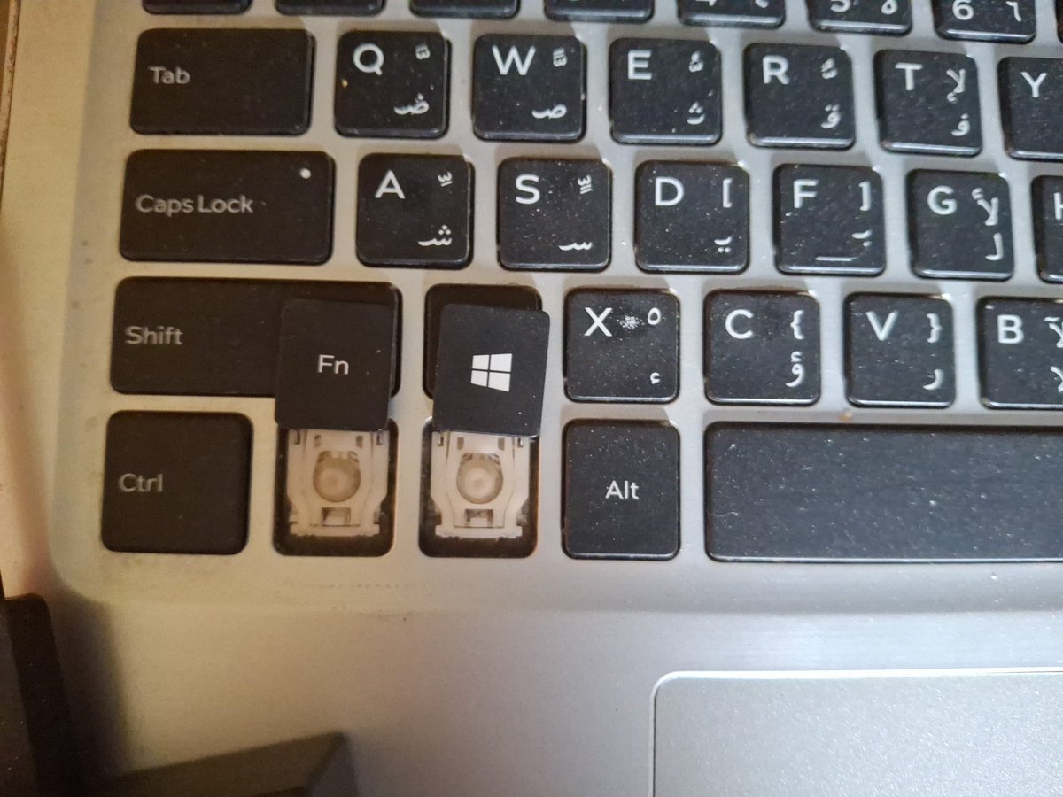 كاسر كيبوردين في لابين مختلفين 😭