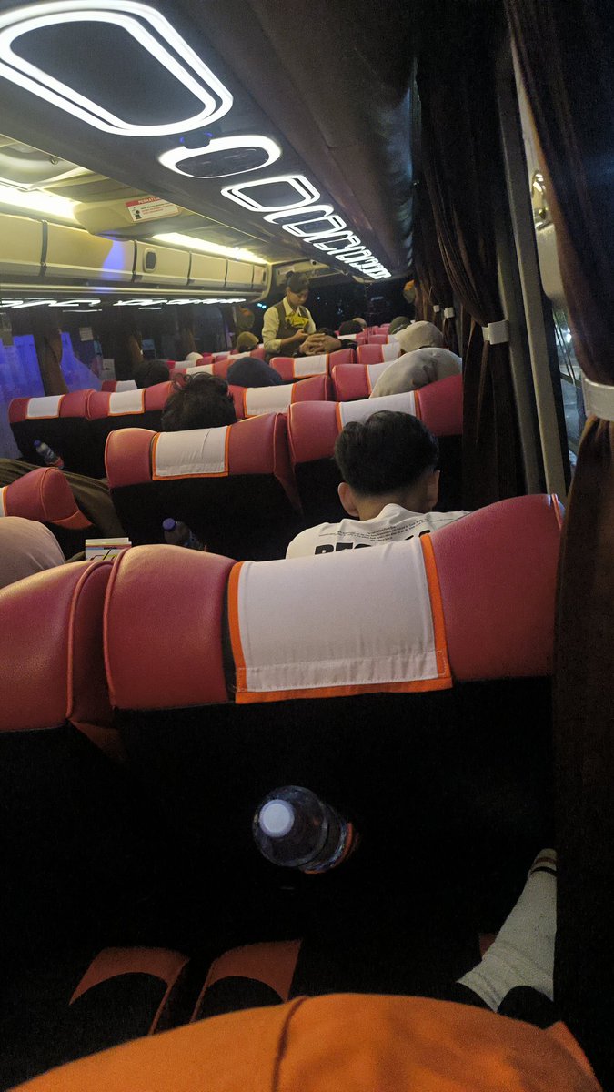balik balik 🥹 ,sedih krn td di agen ada yg pamitan sampe nangis jd sedih,