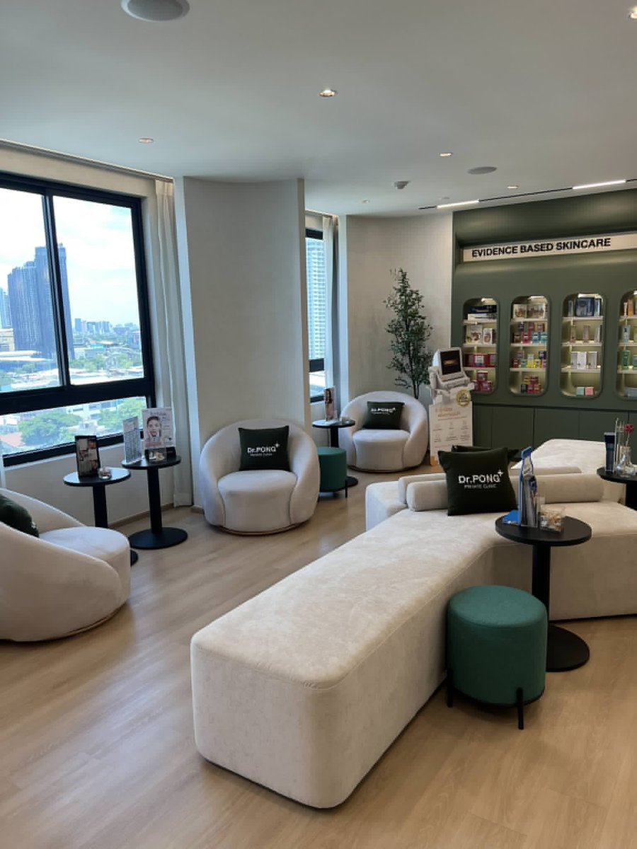 ไพรเวทคลินิกที่แปลว่าไพรเวทจริงๆ ไม่มีเซลขายคอร์ส ไม่ต้องรอคิวนั่งเบียดเหมือนรอคิวรถตู้ นัดแล้วมาถึงได้ทำเลย ชอบมากกก ล่าสุดมาทำ Oligio เพิ่มอีก มึงคือหน้าหุบมาก555555 แก้มเหนียงคือหุบ ไม่บวมหลังทำ 

หมอยิงเก่งยิงถึงมากก ราคาไม่ได้เว่อร์ นี่ทำ 300 shots 14,990.- แถมแฟตอีก 10 cc