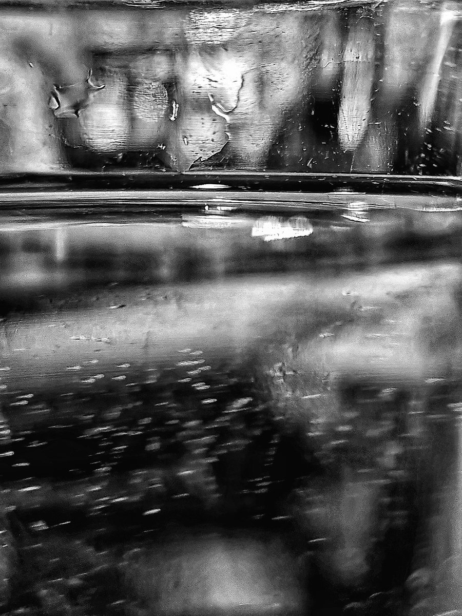 Drabbles153's tweet photo. #NFTkaltenstein #kaltenstein #watter #abstract #glass #CoffeeLover #monochrome #photooftheday https://t.co/INyk529N37