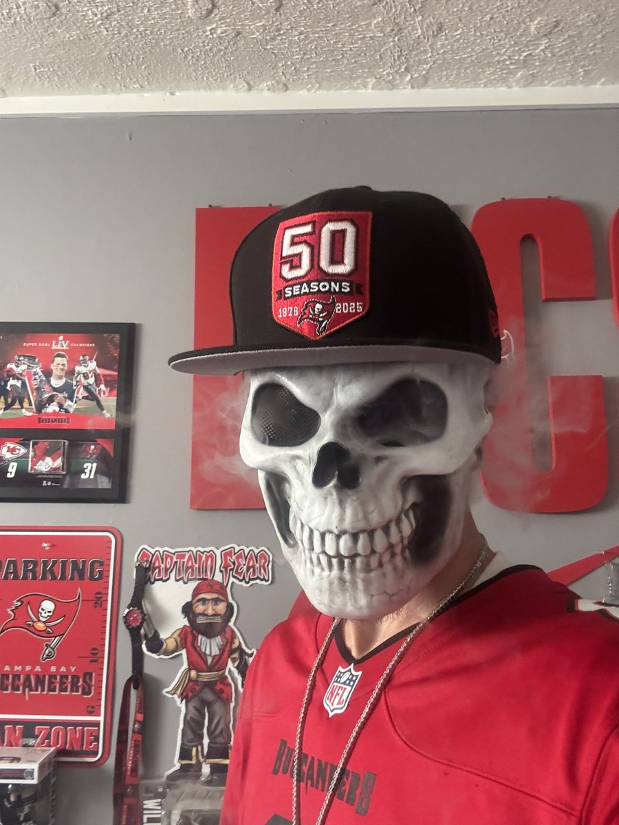 dstaxx91's tweet photo. #WeAreTheKrewe @Buccaneers @BuccaneersComms @PewterReport @LockedOnBucs @LooseCannonsTB @StankBastard @TheSamerAli @PAPiLATTE @ScottSBucs #BeatATL https://t.co/gw50eJqDTL