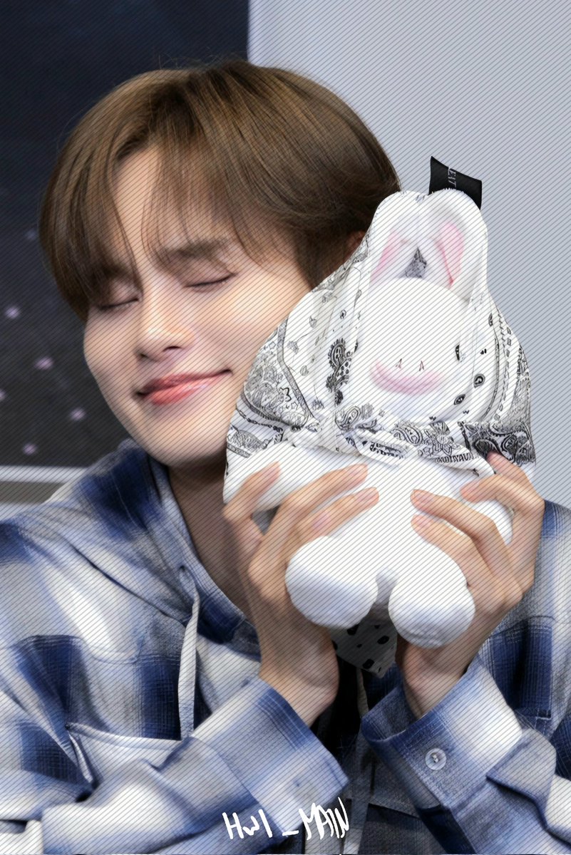 HwiMain's tweet image. 250907 애플뮤직 팬사인회 preview 

특별한날 행복함 가득
❤️🩷🧡💛💚💙🩵💜🤎🖤🩶🤍
나의 행복, 나의 아티스트
대휘야, 항상 고마워

#AB6IX #이대휘 #LEEDAEHWI #李大輝 #イデフィ