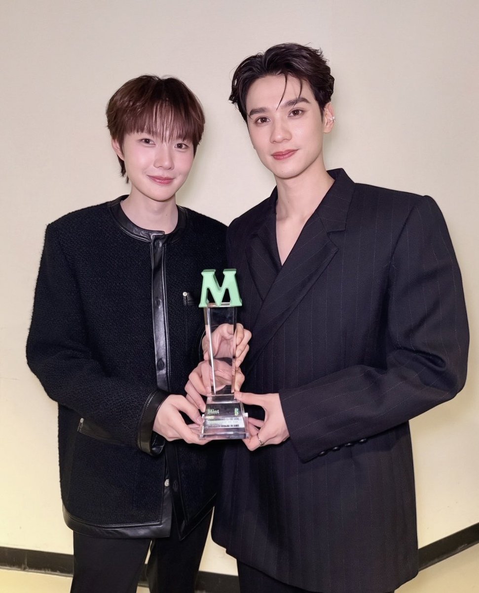 เขมจิราต้องรอด | Khemjira The Series (@khemjiraseries) on Twitter photo “เขมจิราต้องรอด Khemjira The Series” ได้รับรางวัล “PHENOMENON OF THE YEAR” จากงานประกาศรางวัล Mchoice & Mint Awards 2025 🏆✨️
ขอขอบคุณ <a href="/MchoiceTH/">Mchoice Official</a> <a href="/mintmag_th/">Mint Magazine Thailand</a> 🙇🏻♀️
และขอขอบคุณแฟน ๆ ทุกคนที่ให้การสนับสนุน รวมถึงส่งกำลังใจให้นักแสดง ทีมงานและ “เขมจิราต้องรอด Khemjira The Series” “เขมจิราต้องรอด Khemjira The Series” ได้รับรางวัล “PHENOMENON OF THE YEAR” จากงานประกาศรางวัล Mchoice & Mint Awards 2025 🏆✨️
ขอขอบคุณ <a href="/MchoiceTH/">Mchoice Official</a> <a href="/mintmag_th/">Mint Magazine Thailand</a> 🙇🏻♀️
และขอขอบคุณแฟน ๆ ทุกคนที่ให้การสนับสนุน รวมถึงส่งกำลังใจให้นักแสดง ทีมงานและ “เขมจิราต้องรอด Khemjira The Series”