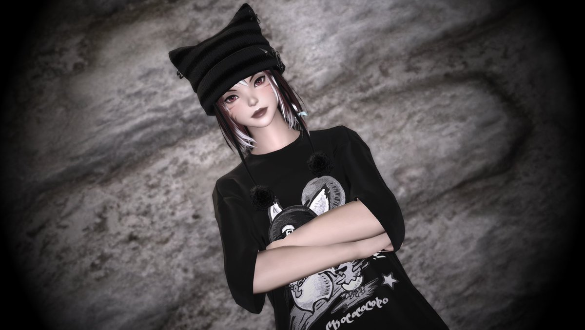 I main Au'Ra...i LOVE MY AU'RA
I changed to cat girl...because i thought it would be funny and chat said i should.
I FUCKED UP! I MAY NEVER GO BACK!