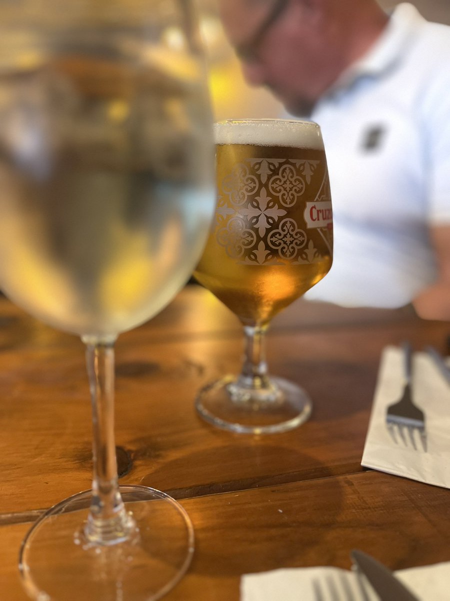 debbschanz's tweet image. Could’ve been at @OfficialBSB watching the wonderful @BradRayRacing but we have doggies 🐶🐶
So pub it is!    So near+yet so far 
Dogs walked, our backs r fooked 😂
#gettingold

COME ON @BradRayRacing 

Hope u havnt got too wet @golds_chris 🌧️☔️🏍️🏍️🏍️

Lookin forward to tonite 🥂