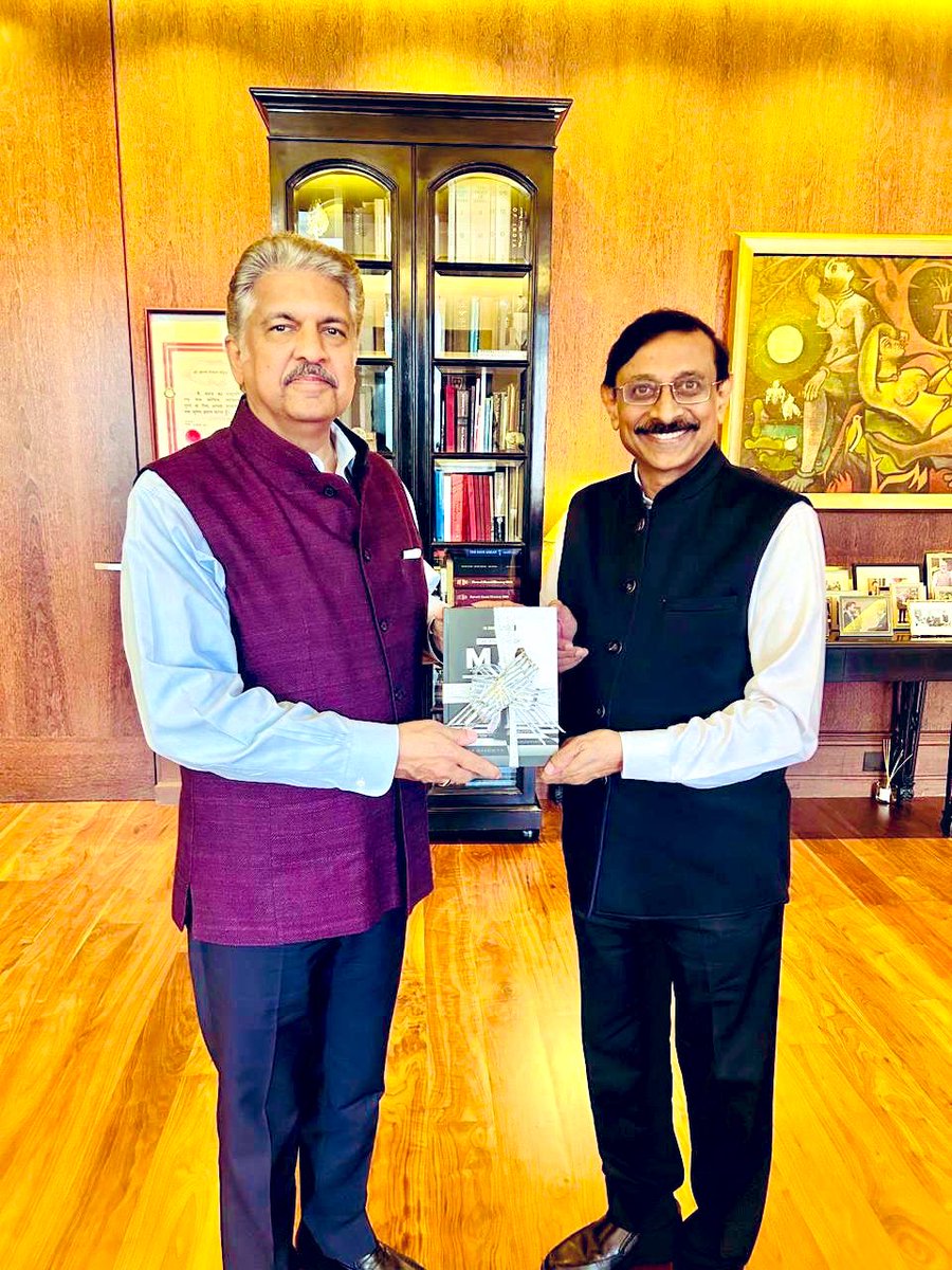 parthavs's tweet image. Bucket-list ✅
📖 Wrote a book on M&amp;amp;A
🎉 Launched by @anandmahindra, who inspired my M&amp;amp;A journey.
From managing 3,000 people in business role to 3 in M&amp;amp;A — unnerving at first, but ultimately the most rewarding leap of my career.
#BookLaunch #Leadership #MergersAndAcquisitions