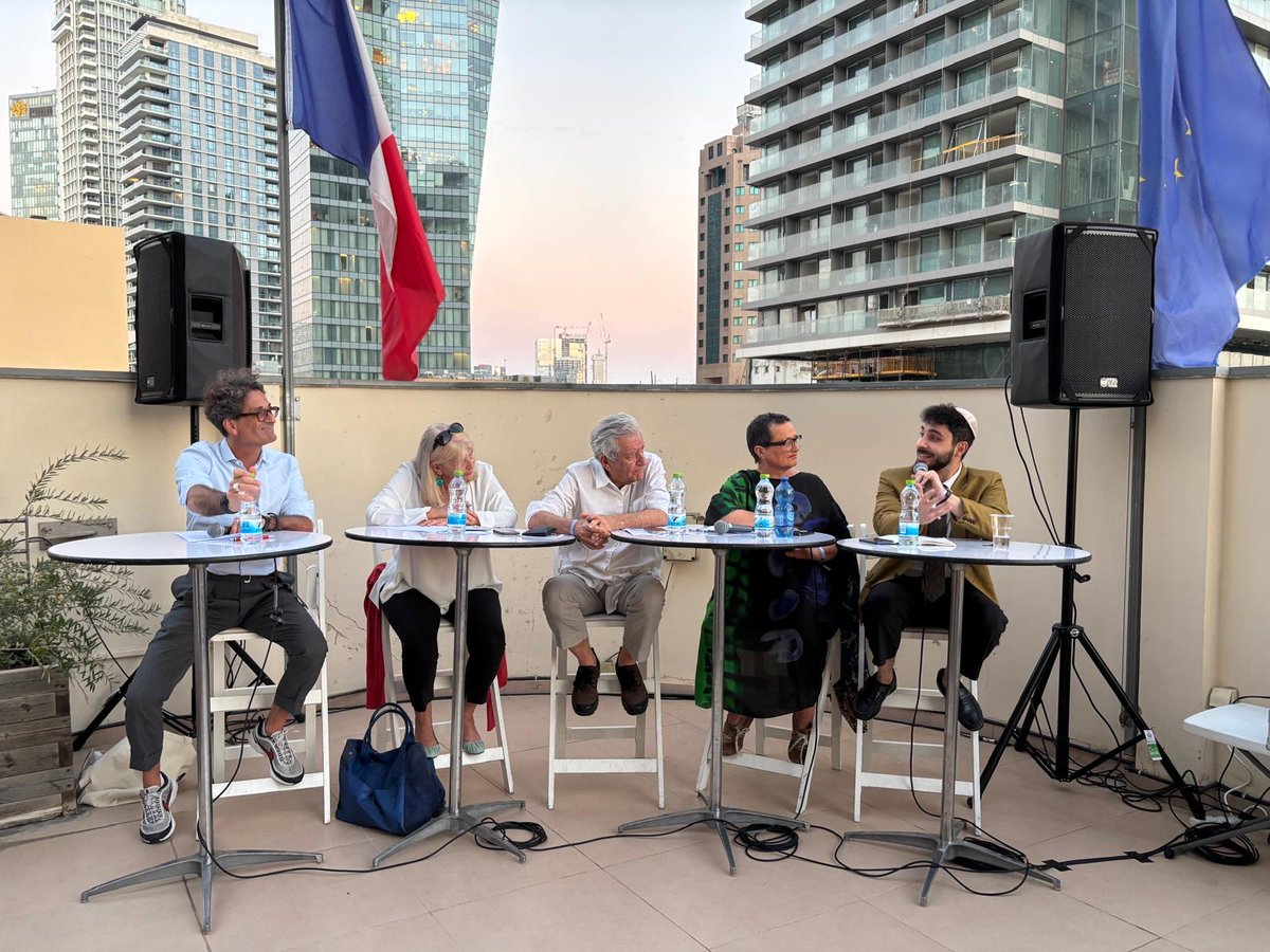 C’est donc à 27 ans que j’ai découvert Israël. Je suis absolument bouleversé. En attendant de mettre en forme mes notes de voyage, voici une retranscription (de mémoire) de mon intervention à la nuit de la philosophie de Tel-Aviv :

Je tiens à remercier <a href="/RaphaelZaguryOr/">Raphael Zagury-Orly</a>, Yael