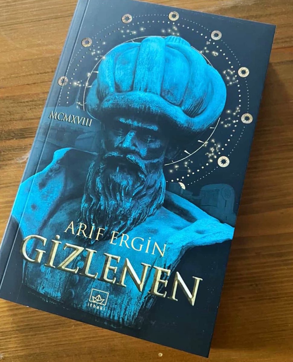 #İstanbul depremle yıkılmış #MimarSinan camileri ve #Ayasofya ise ayakta. #Türkiye uluslararası yardım çağrısı yapmış. Yardıma gelenler İstanbul’u işgal etmeyi planlıyor. Türkler direnişe başlıyor ve olaylar gelişiyor.
Kesinlikle tavsiyedir müthiş roman! 
Elinize sağlık <a href="/rifergin/">KitapTanıtımı</a>
