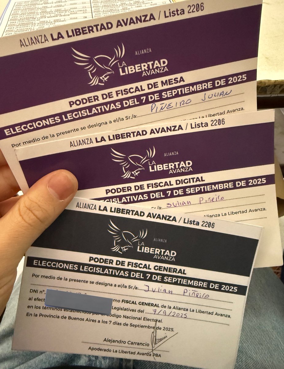 julianpineiro's tweet photo. @RoiaMendez Yo soy todos los fiscales juntos también https://t.co/12DeUMNPmc