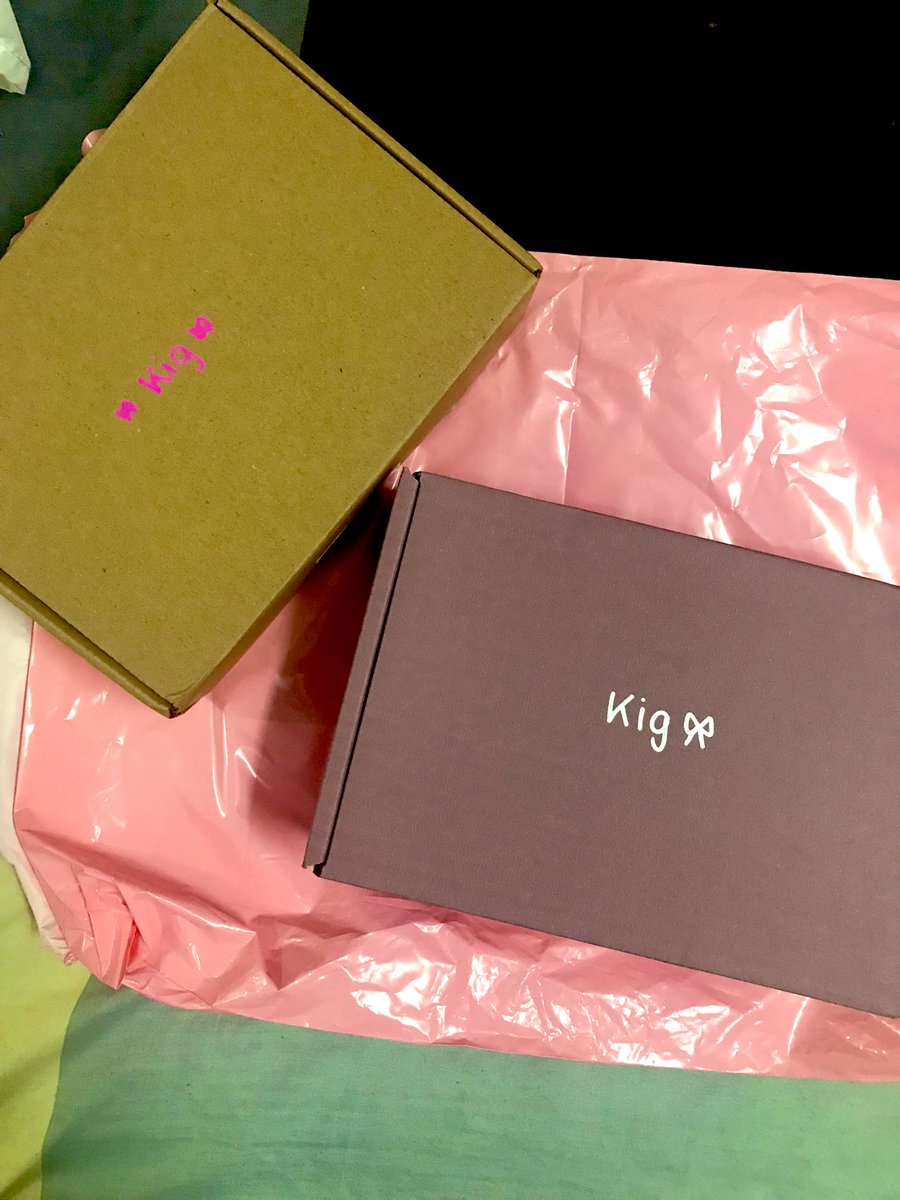 kig_orz's tweet photo. แพ็คได้สวยน่ารักมากกครับ คือดองมา2 กล่อง 55 มาแกะเอาตอนนี้ สวยยมากชอบบ #AsterMerch https://t.co/EYvj3HmPSw