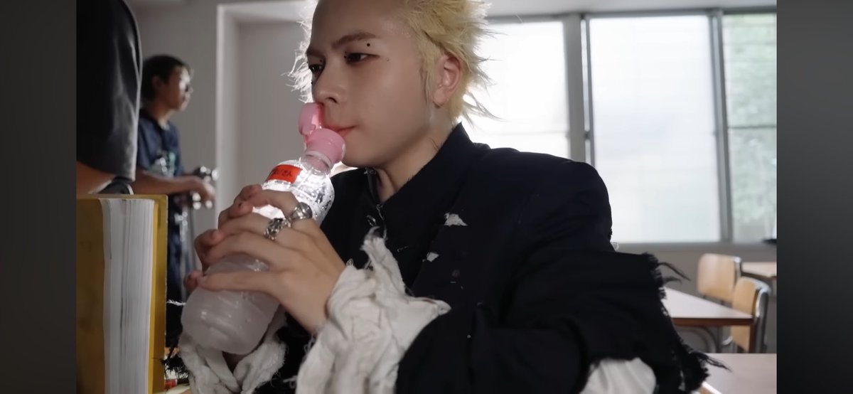 sekaoshi_'s tweet image. behindより🍎

たけちゃんマン
飲み方（両手持ち）可愛すぎかっ！！💛

#ONEOREIGHT_fanart #TAKERU