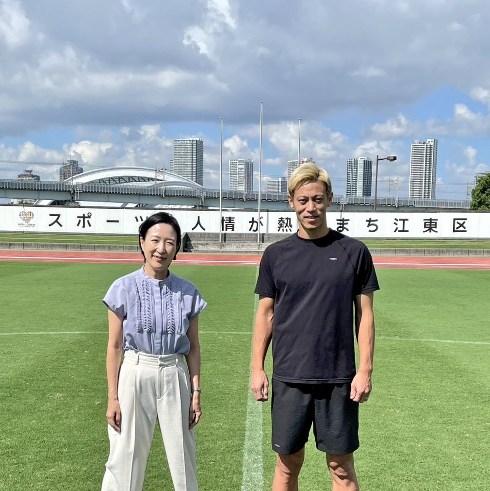okubo_tomoka's tweet photo. #本田圭佑 さんと #EDOALLUNITED が、江東区の子供達のために夢の島でサッカー教室を開催！
子供達に素晴らしい機会をありがとうございました😊
有明小学校with東雲小学校の親子水鉄砲大会、こまつばし地区の小学校等の作品展覧会にもお伺いしました。
子供達のために皆さん本当にありがとうございました🥰
#江東区
#江東区の子供達を笑顔に