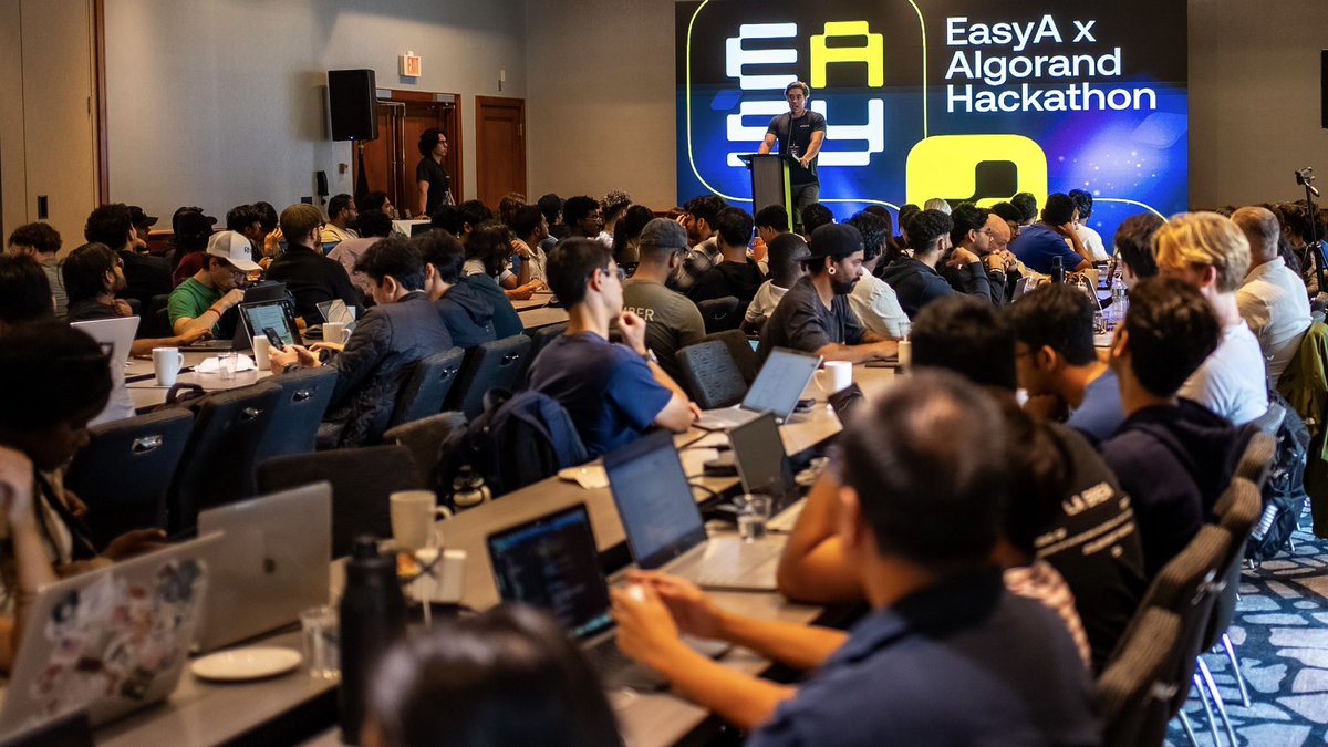 Les étudiants de l'université <a href="/Harvard/">Harvard University</a> sont venus en nombre hier pour le premier jour du Hackathon Algorand organisé avec <a href="/easya_app/">EasyA 🤳📱</a> ! 🧑‍💻🇺🇸

Hâte de voir ce qu'ils sont en train de développer sur $ALGO ! 🔥