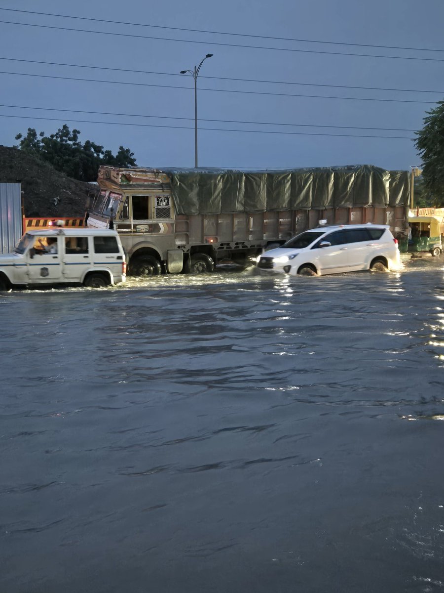CaPipariya's tweet photo. 🚨 Monsoon Session, but Gujarat Ministers are busy navigating flooded roads in Ahmedabad’s Nikol.

So much for “Smart City” claims – even basic drainage is missing!
If this is the condition for ministers, imagine the plight of common citizens.

#Ahmedabad #Gujarat #MonsoonSession https://t.co/GA8tSdh01I