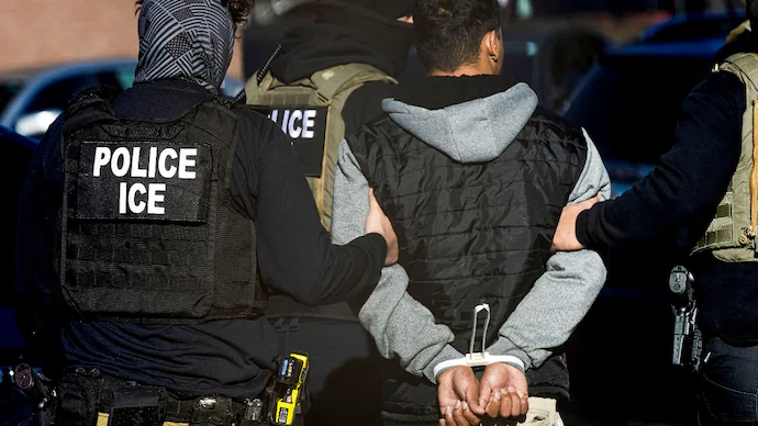IndiaToday's tweet photo. 300 South Korean Hyundai workers held in US immigration raid, now set for release
#SouthKorea #USImmigrationRaid  | Rohit Sharma

Read more: https://t.co/aIYQyuUR9t https://t.co/Y1GOjTnQRj