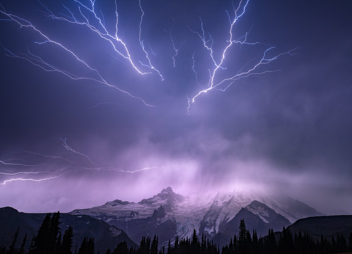 ⚡️Rainier Lightning Storm⚡️9/6 Nothing quite like the rumble of thunder through Mount Rainier National Park! Prolific lightning, rain, pea size hail and some nice CGs and crawlers made for quite the show last night! Image taken during a clearing in the rain, ~10:45pm. 
#wawx ⁦