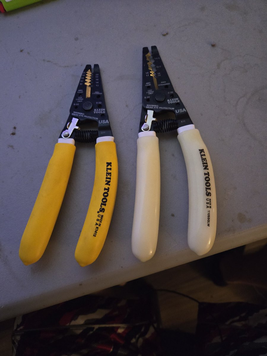 FirstAlarmSTL's tweet photo. @Klein_Tools just got my yearly pair of new romex strippers and bought some glow strippers so I can switch the grips! Make us some romex strippers 12/2 and 12/3 with the glow grips! https://t.co/E1FAaZFPEb