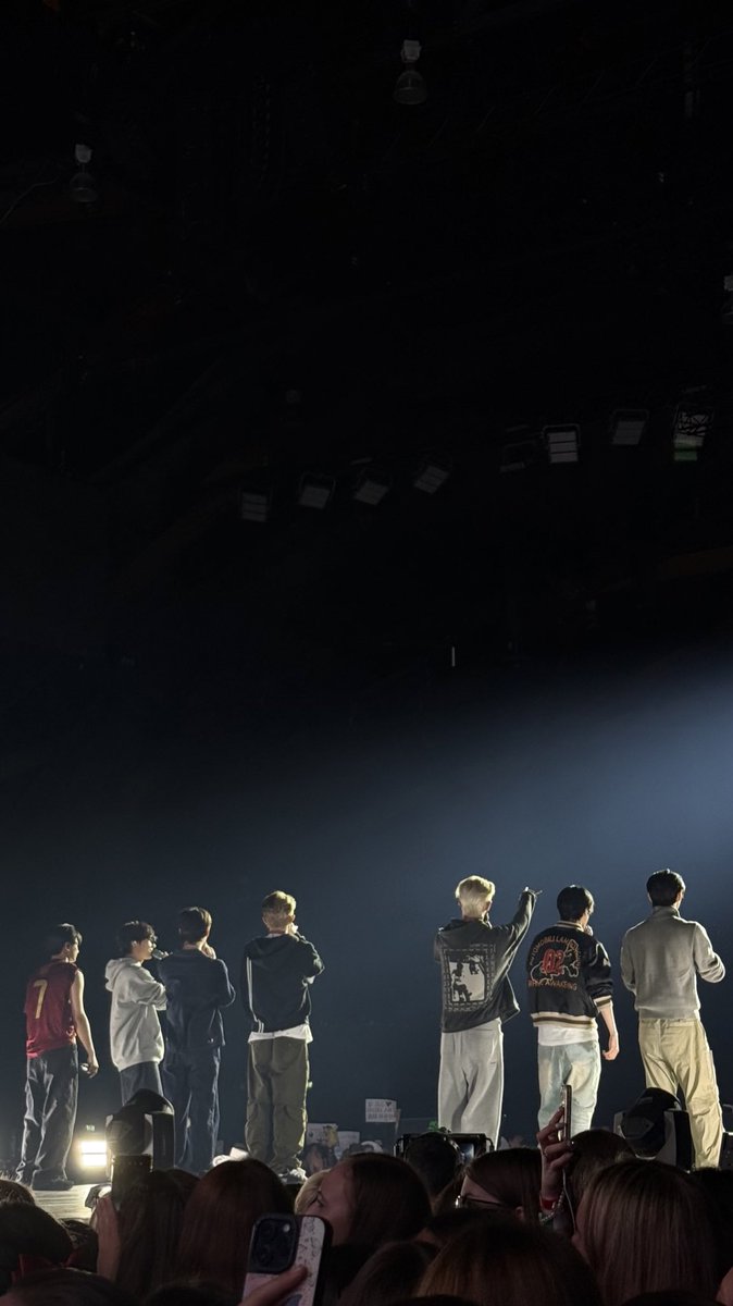 monchwon's tweet image. i finally got to see them last week &amp;lt;3