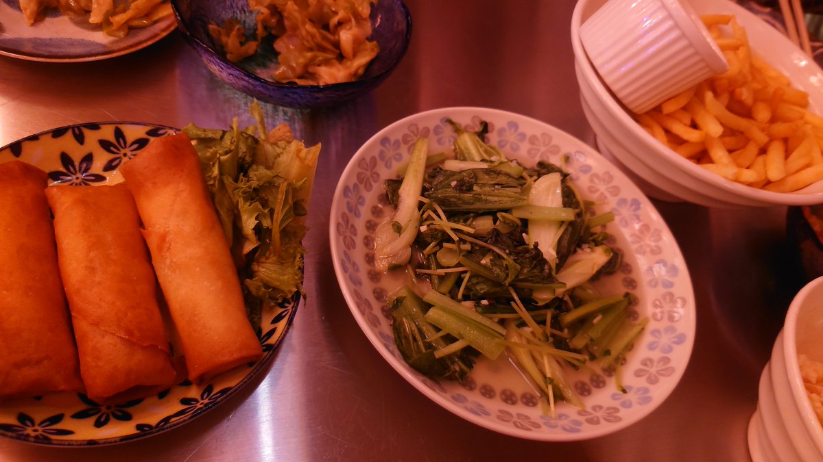 春巻き=ハルマキ=春菜とマキノ
青菜とフライドポテト=青い菜とポテト=春菜と加蓮

よってこのテーブル昨日のNo One Knowsです