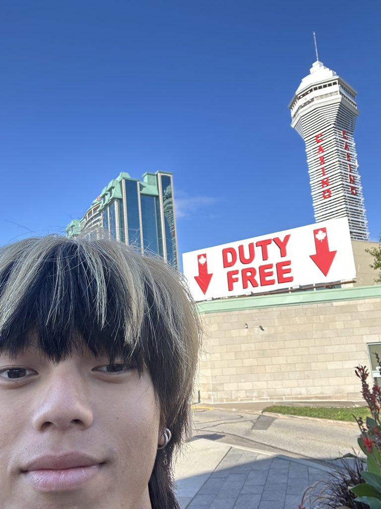 h_a_r_u_k_a1127's tweet image. カナダに歩いて入国しました。