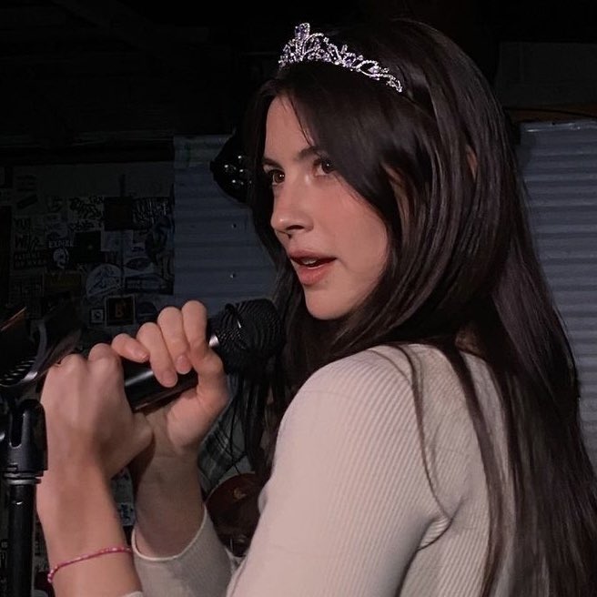 breakingreverie's tweet image. the princess she’s always been😭😭