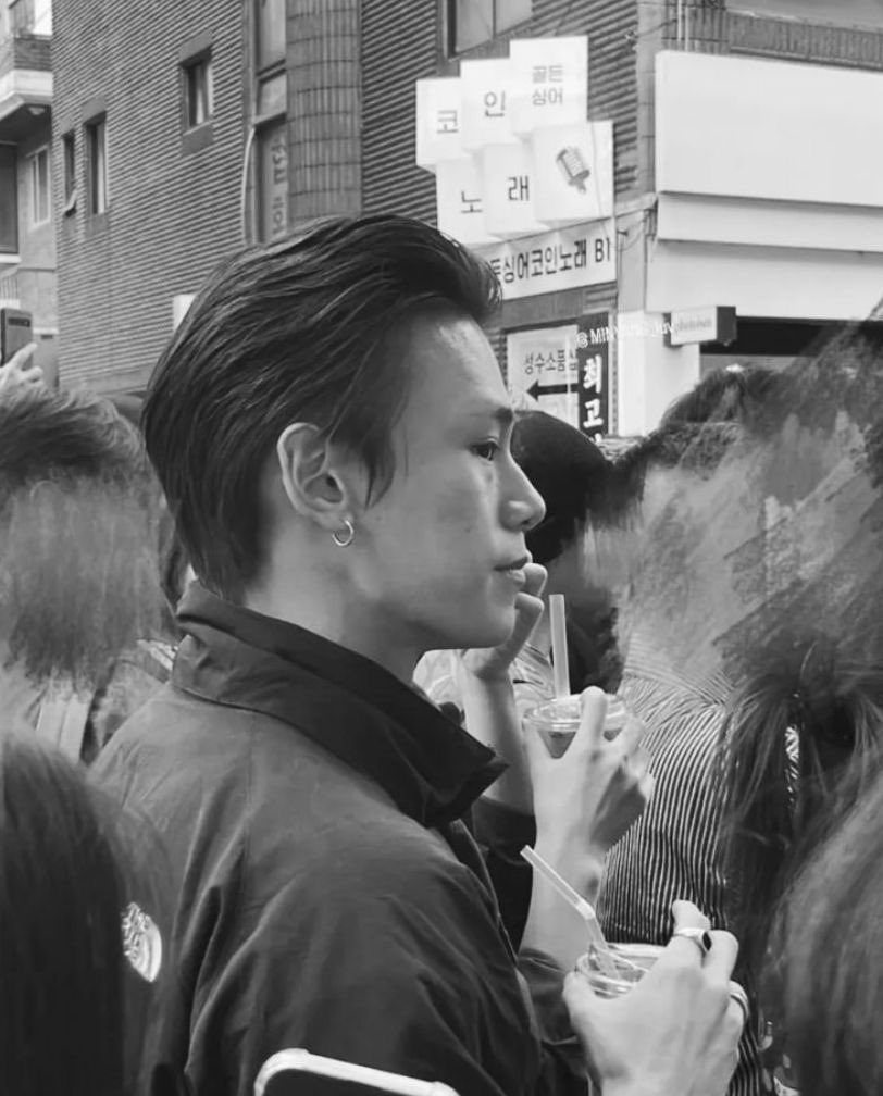 _imchaco's tweet photo. 남자 등짝 보실 분…… https://t.co/wsj4bJk482