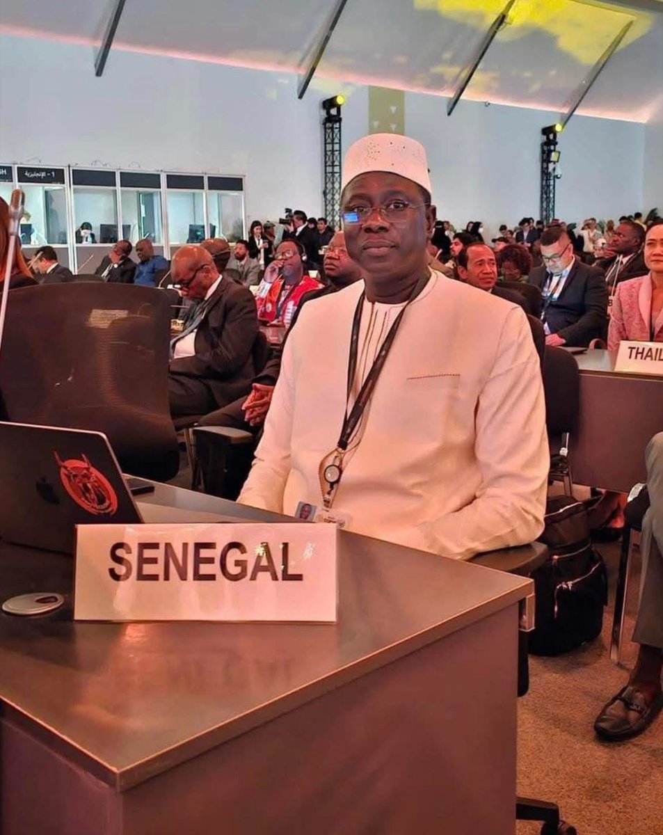 segnelo's tweet photo. Je félicite le Ministre @drelhadjiAdiouf pour le travail remarquable accompli à la tête @mesrsenegal pour les réformes engagées ainsi que pour la qualité de la collaboration.

J’adresse mes vives félicitations et mes encouragements au Ministre entrant, Pr Daouda Ngom https://t.co/KTBuyjOjKr