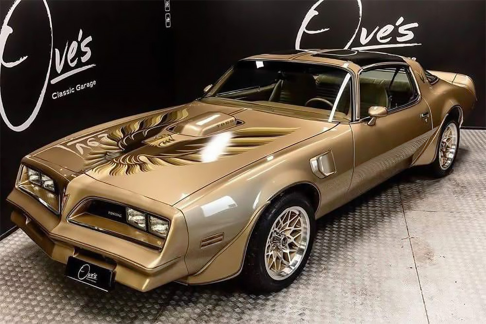 ClassicInd's tweet image. John Greenough sent us this photo of his '78 Trans Am S/E, which has a 400ci V8, Borg Warner 4-speed, T-tops, and A/C. Nice car, John! #SecondGenSunday #Pontiac #TransAm #classiccar #restoration #ClassicIndustries