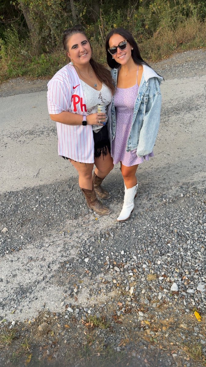 bschuck20's tweet photo. @OldDominion and GO BIRDS 💚🦅
@HardyMusic and GO PHILS ❤️⚾️ https://t.co/82qLLMXtP7