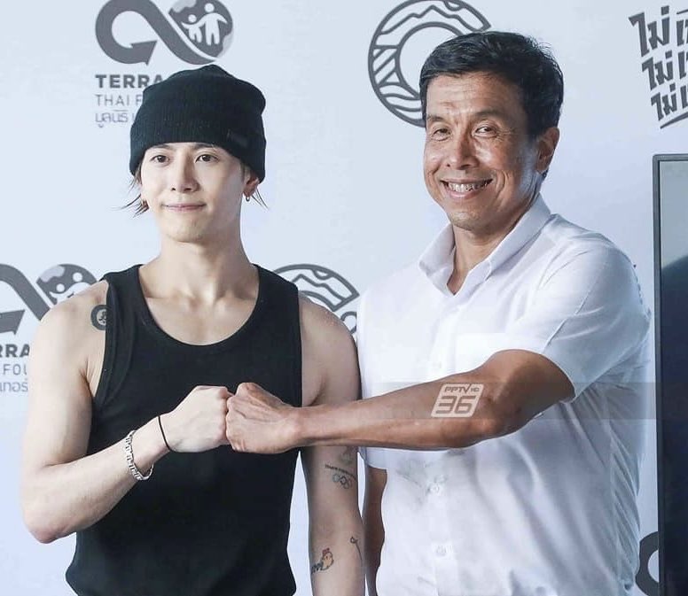 NinkMickey's tweet photo. 🤜🤛 เฮียแข็งแกร่ง ผมก็แข็งแกร่ง เย่ะะะ
#IGOT7selcaday https://t.co/fQdRm5KlU5