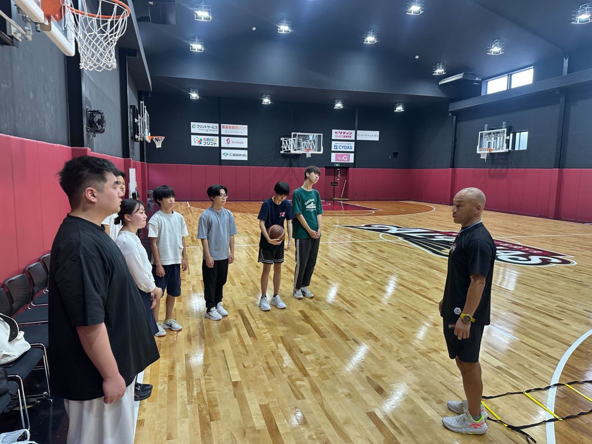 ✴️活動報告✴️
【HANDICAP CLOUD presents アルファーズコート貸出🏀】

先日 #アルファーズコート にて、興学社新越谷校バスケ部の皆さんが部活動の一環として練習を行いました⛹️