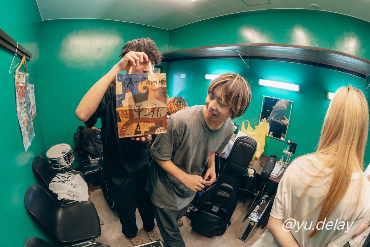 yu_delay's tweet photo. 2025.8.13 『fAt Fam 1st EP「集合体」リリース記念レコ発LIVE”独創体”』 @ ESAKAMUSE
「fAt Fam」さん『Anty-coco』さんを撮影📸
差し入れしたり、CD貰ったり仲良いなほんと。隣で見ていてホッコリな2組のオフショットを撮影📸
#カメラ #フォトグラファー #ライブカメラマン #fatfam #antycoco https://t.co/TUuKpZ7160