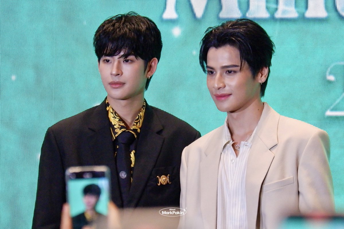 พี่มาร์ค น้องโอม ช่วงเดินพรม หล่อมากค้าบ 🥰

MARKOHM x MCHOICE2025

#mmarkpkk #MarkOhm
#MchoiceMintAwards2025
#MchoiceTH