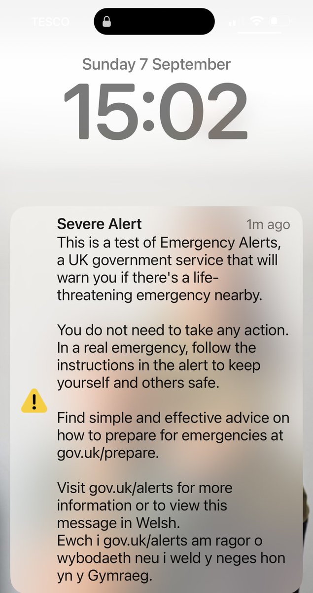 У нас сегодня провели учебную сирену на телефонах у всех жителей Британии. Предупреждали, но я забыла начисто. Сейчас как заверещала сирена и у меня, и у Пола, у меня сердце - в пятки! Первая мысль - война! Уф! До сих пор сердце колотится. 😂🤦‍♀️