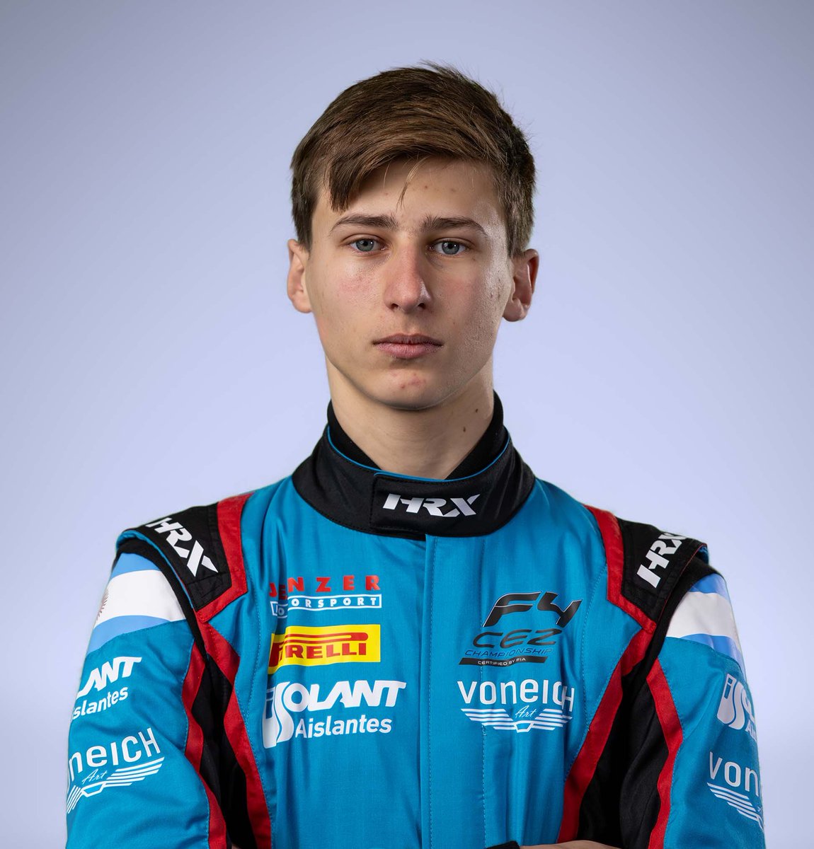 Este muchacho es campeón de la F4 Checa.

OTRA CORONACIÓN DE GLORIA 🇦🇷🏆

Felicitaciones Gino!!!