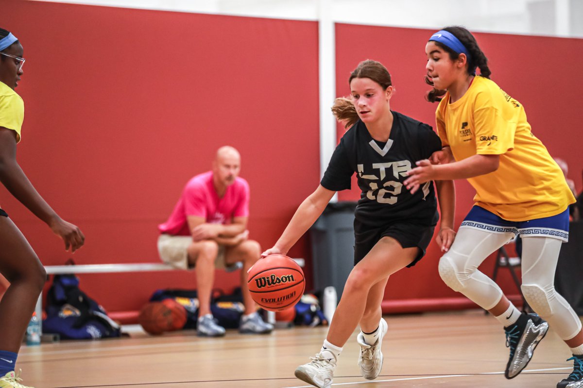 Ohio_Basketball's tweet image. Buckets. Hustle. Teamwork. 🏀🍁 Fall League Week 1 is rolling, and the action! 💪

#FallLeague #Week1 #Basketball #HoopSeason #CourtTime #YouthSports #BasketballCommunity #GrindSeason #HoopersOnly #BasketballFamily