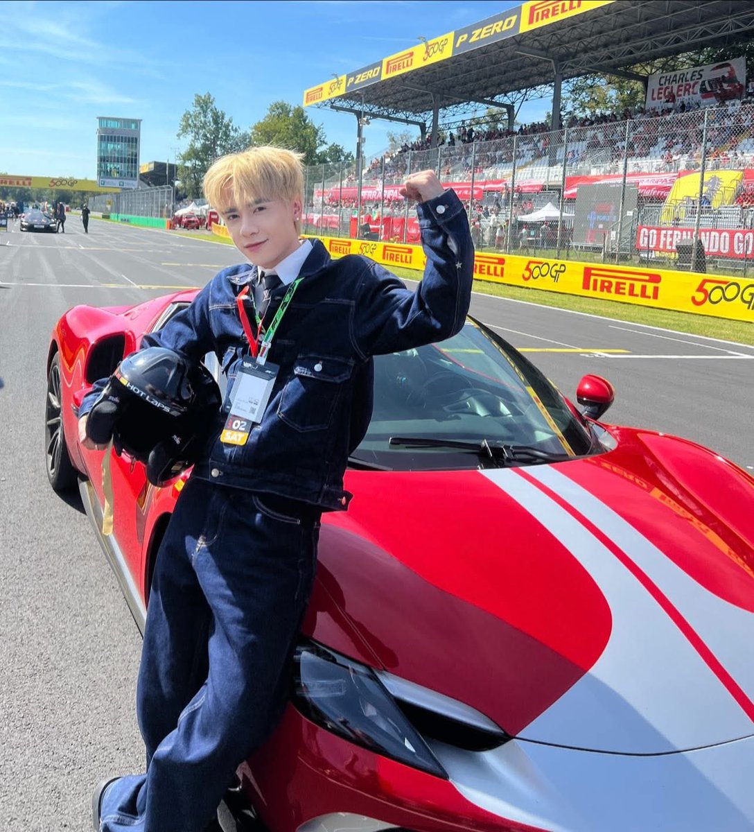 Lanlan071004's tweet photo. I LOVE QUANG HÙNG MASTERD 
 I LOVE FERRARI

MASTERD F1 ITALIAN GP
#MasterDxScuderiaFerrari #QuangHungMasterD
#ItalianGP https://t.co/JGDCaSz74p