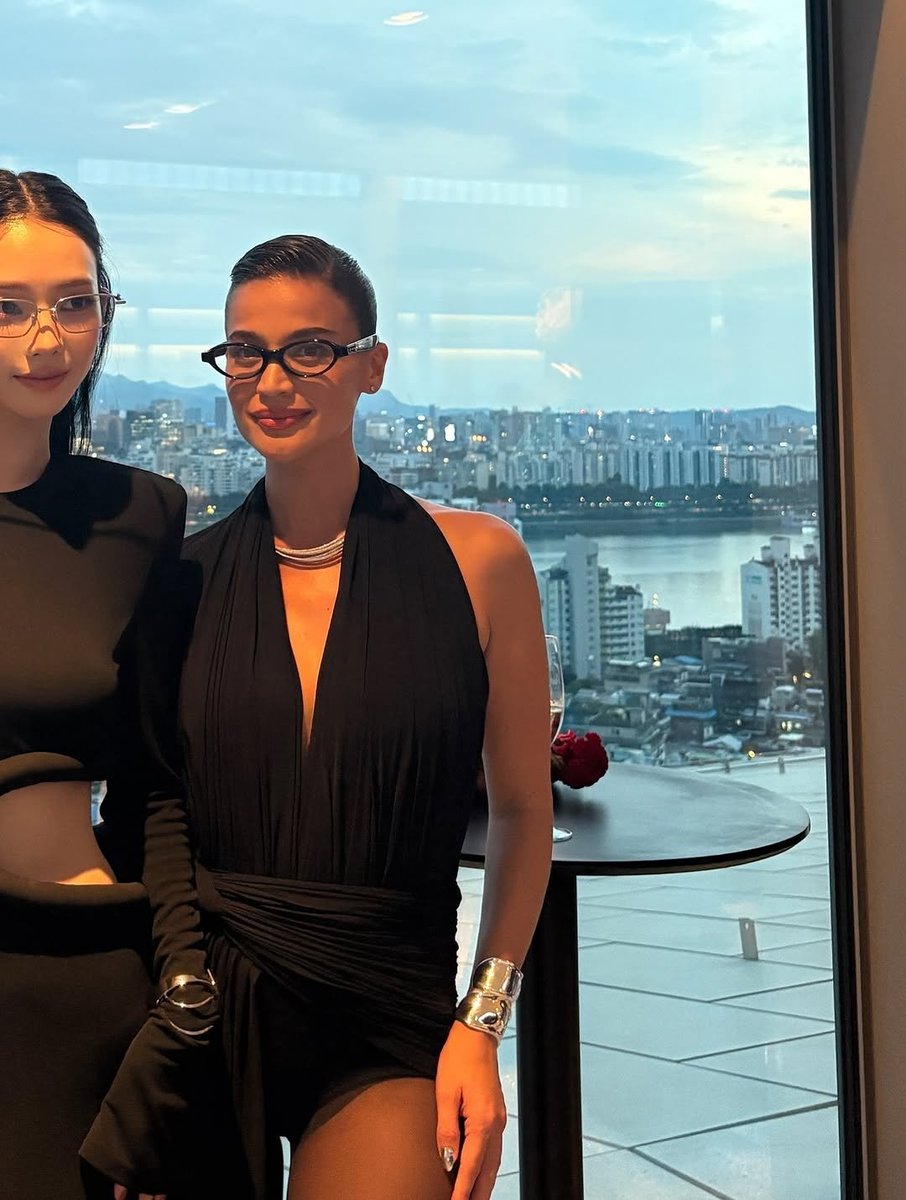 The Soft-Pawed Furce, Cherine tweet media