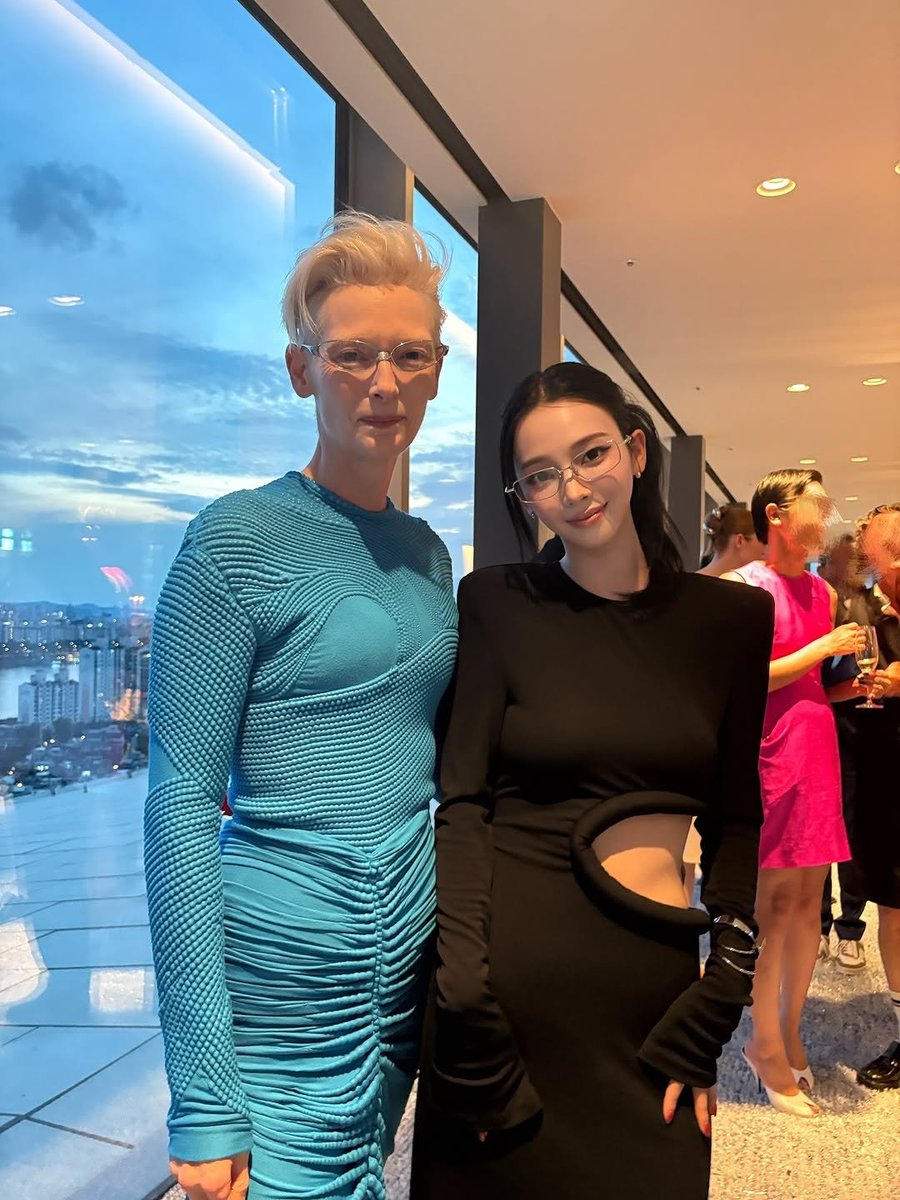 The Soft-Pawed Furce, Cherine tweet media