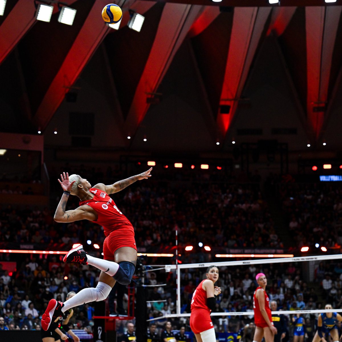 Sen Allah'ın bir lütfusun Melissa Vargas 

#FileninSultanları