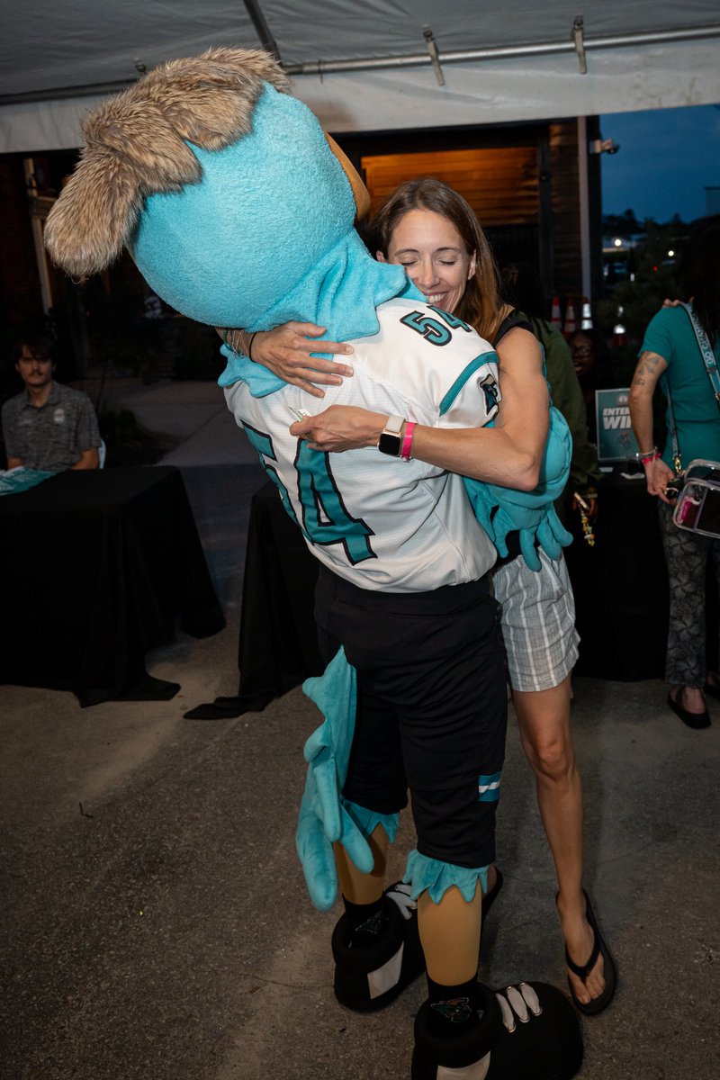 Friday night in Downtown Conway was one to remember! Thank you to all of our alumni, students, and their families who joined us for the Family &amp; Alumni Mixer!👌