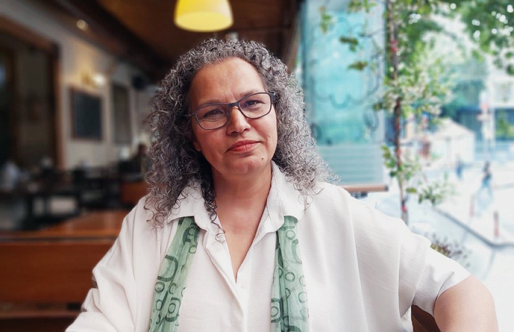 O suçlamaların detayı ⤵️

Manifest grubu hakkında “Hayasızca Hareketler” ve “Teşhircilik” suçlamalarını

Eşitlik için Kadın Platformu’ndan (EŞİK) Avukat Hülya Gülbahar’a sordum, şöyle anlatıyor:

🟣“Hayasızca hareketler’ maddesi 2005 yılında TCK’ya yerleştirilen bir maddeydi. Biz