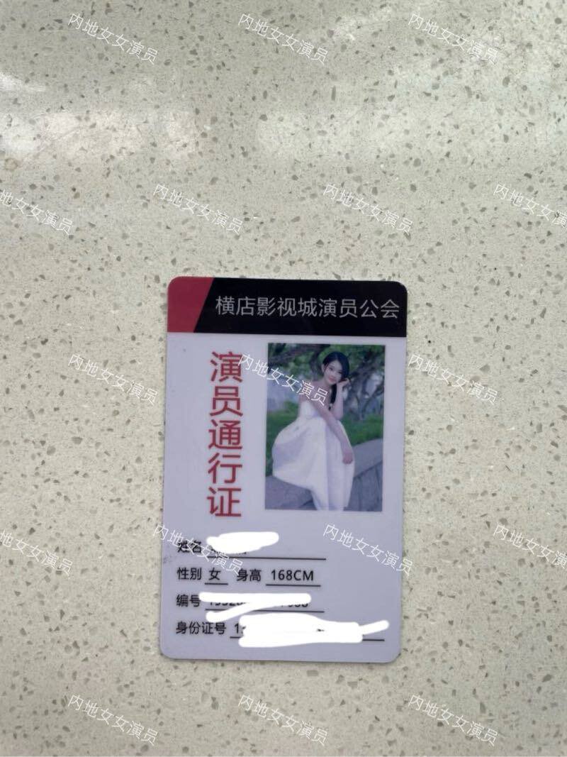 福利姬灵灵全球cos外围经济（全国独家资源）分享的黄推图片4 - 网红私拍内容