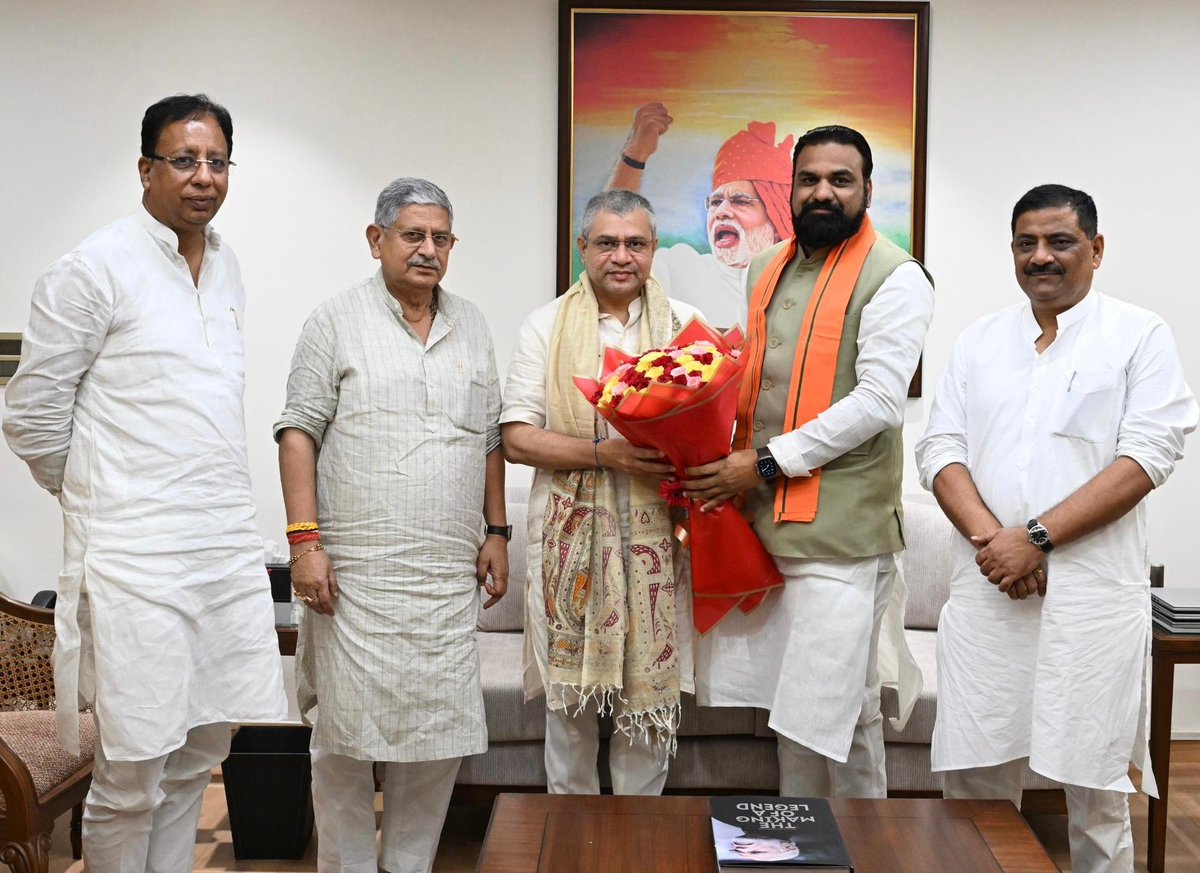 ActRajesh's tweet photo. #कुशल_रेल_एक्ट_अप्रेंटिस_प्रशिक्षु को 100% आरक्षण देकर #माननीय_प्रधानमंत्री_के स्किल इंडिया और "मेक इन इंडिया मिशन" को मजबूती दी जानी चाहिए #रेल_एक्ट_अप्रेंटिस_प्रशिक्षु_को न्याय दें श्रीमान 
@AshwiniVaishnaw 
@ShivaGopalMish1 
@narendramodi 
@PMOIndia 
#SeparateExam4RlyCCAA https://t.co/OVfWkibTjb
