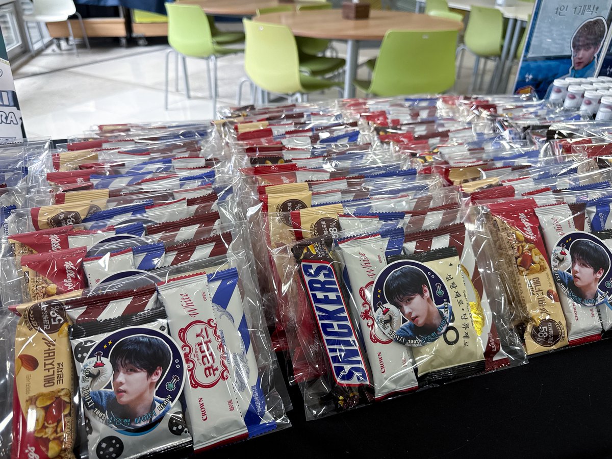 파이터분들, 식후 과격한 운동이 걱정되시나요? 

태빛스터가 파이터분들의 건강을 위하여 소화제와 비타민 그리고 간식을 준비하였습니다!

여러분의 순조로운 랭킹 상승에 태빛스터가 함께 하겠습니다.