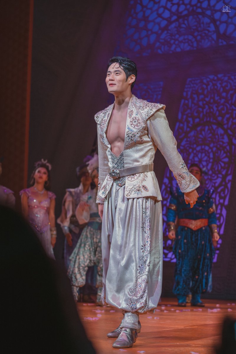 𝟐𝟎𝟐𝟓년 𝟎𝟗월 𝟎𝟔일 <𝐌𝐮𝐬𝐢𝐜𝐚𝐥 𝐀𝐥𝐚𝐝𝐝𝐢𝐧>
• 𝐀𝐥𝐚𝐝𝐝𝐢𝐧 _ #서경수 배우님

우리 왕자님 도오~착.