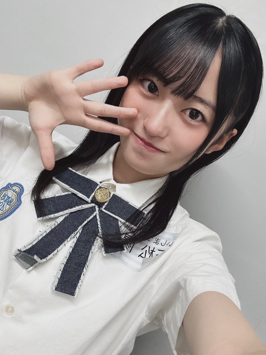 皆さんはじめまして～！

STU48 4期研究生
として加入させていただきました。

福岡県出身・高校2年生・16歳
石松 陽菜 (いしまつ はるな) です！💛

どんどん成長していく私たちから目をそらさないでくださいね👀✨
これからよろしくお願いします( * ॑꒳ ॑*  )🩷

 #STU48_4期研究生 
 #石松陽菜