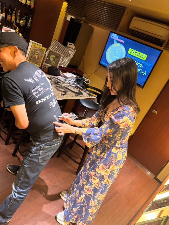kaorun24hashi's tweet photo. YAZAWAファンの方が、Tシャツにサインしてと🤣🤣🤣
ありがとうございます⭐️ https://t.co/HpDcMJ2gXb